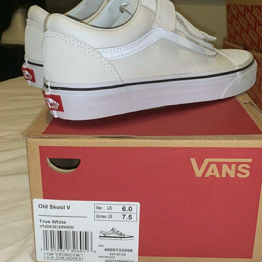 Vans Old Skool V never worn great for a gift